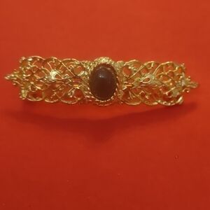 Beautiful women's fashion brooch stone